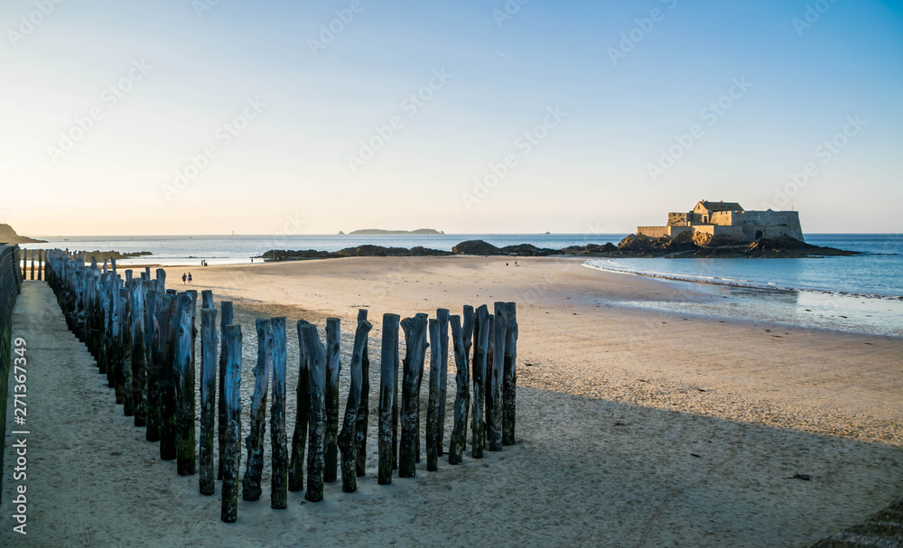Obraz premium Coucher de soleil sur Saint-Malo