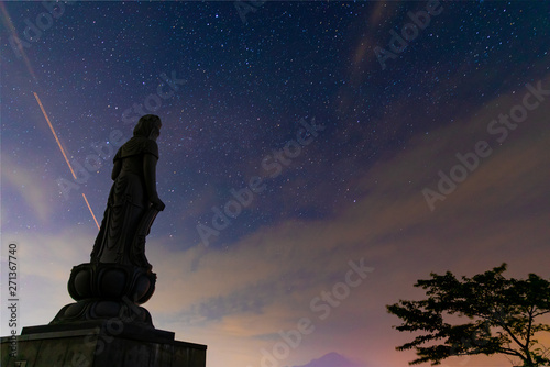 日本　鳥取　母塚山　仏像　星空　飛行機