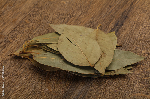 Dry laurel leaves