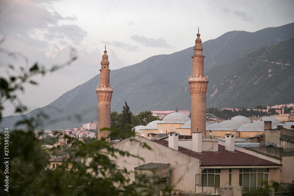 Moschee mit Minaretten in Bursa Türkei