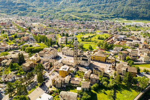 Fototapeta Naklejka Na Ścianę i Meble -  Tirano - Valtellina (IT) - Vista aerea della Città e del Santuario della Beata Vergine 