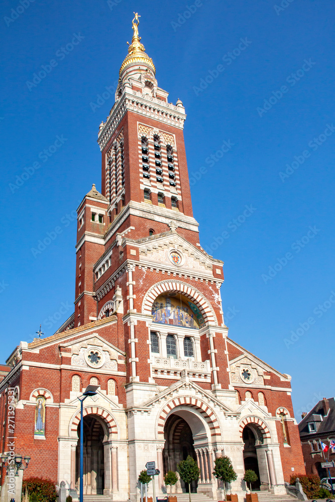 Albert . Basilique néo-byzantine Notre-Dame de Brebières. Somme. Picardie. Hauts-de-France Albert . Basilique néo-byzantine Notre-Dame de Brebières. Somme. Picardie. Hauts-de-France