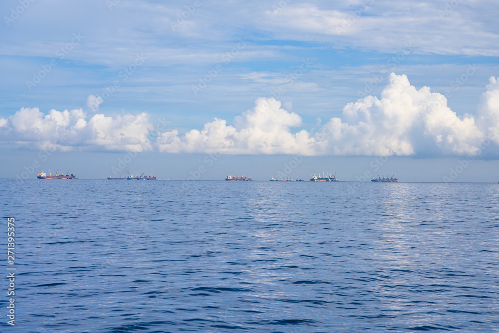 入道雲 地平線 海 青空 Stock Photo Adobe Stock