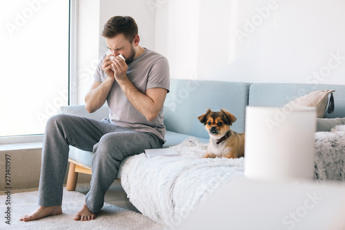 Man suffering from pet alle...