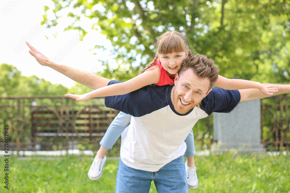 Obraz premium Portrait of happy father and his little daughter outdoors