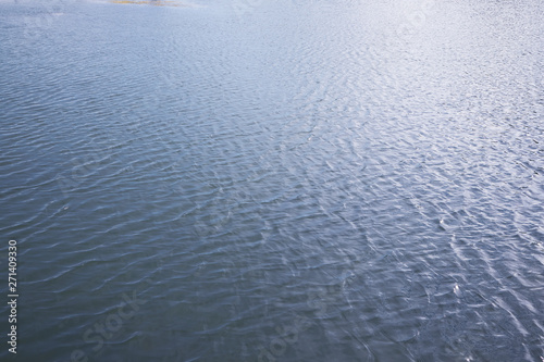 波打つ水面