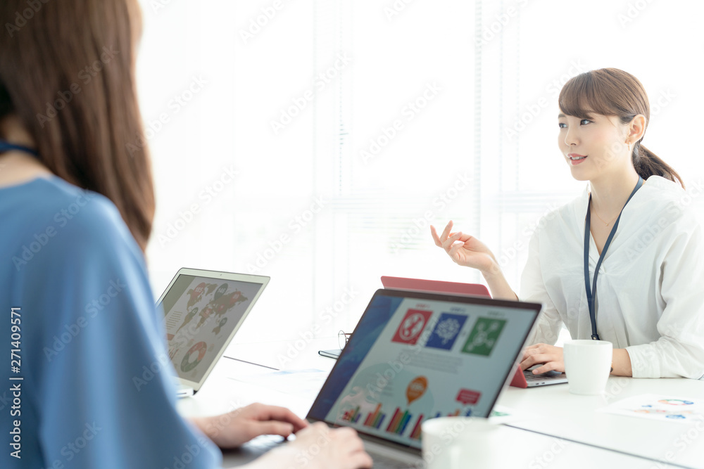女性のビジネスシーン 女性のビジネスシーン