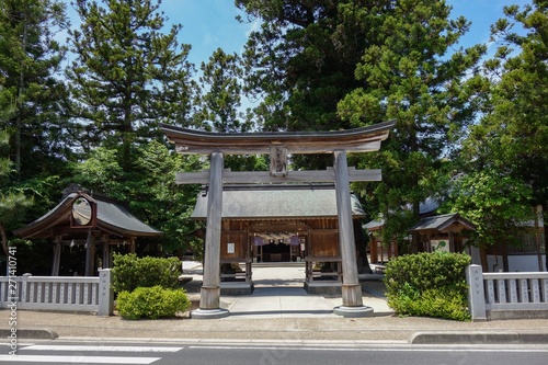島根県松江市の八重垣神社の大鳥居と随神門