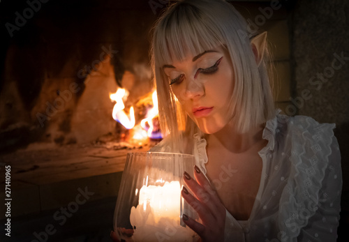 Foto Fantasyportrait Elfin vor Kaminfeuer