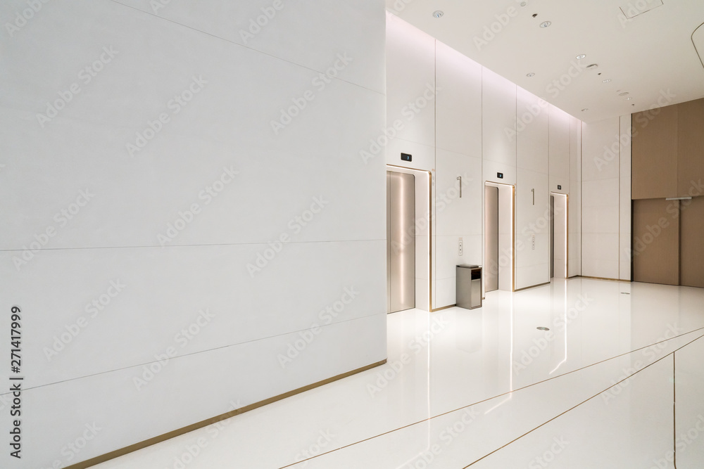 The elevator entrance is in the shopping mall The elevator entrance is in the shopping mall