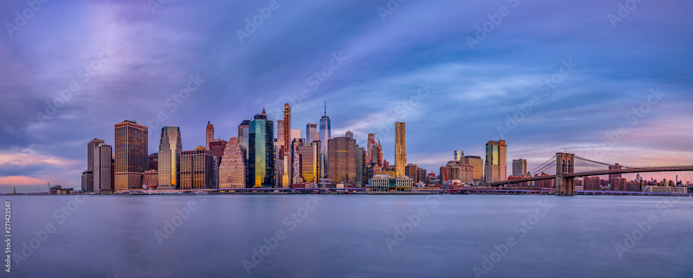 Obraz premium new york city skyline at sunset