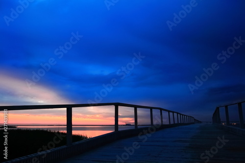 Fototapeta Naklejka Na Ścianę i Meble -  pier at sunset