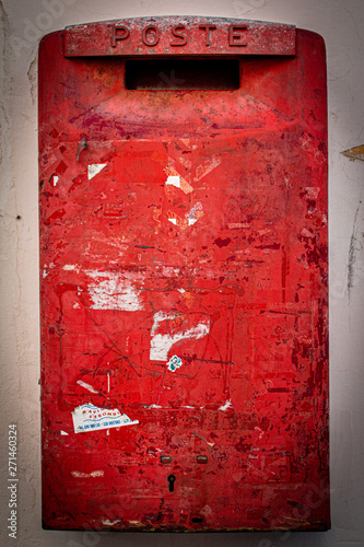 Boite aux lettres rouge