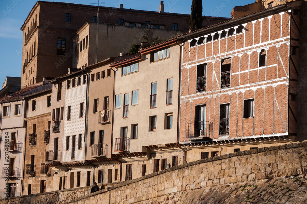 Casas de Europa con color piedra amarilla