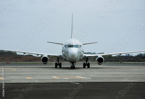 Avión en Pista vista frontal