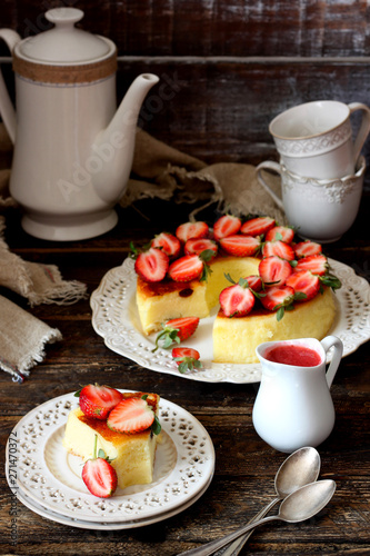 Homemade cheesecake with fresh strawberries 
