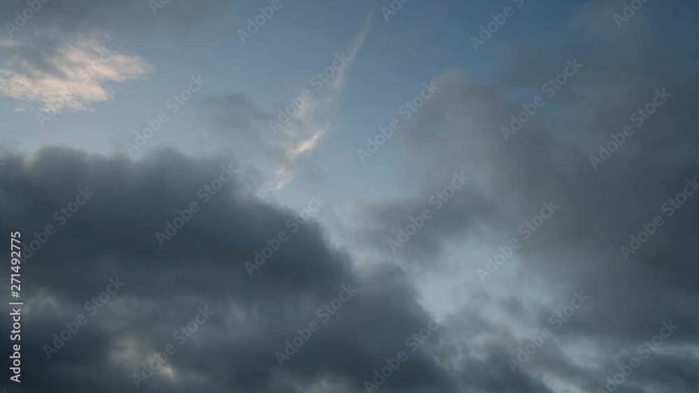 南国沖縄の空と流れる雲 南国沖縄の空と流れる雲