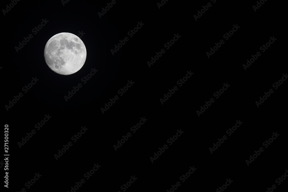 Obraz premium Cool white full moon on black dark sky background - texture for backdrop with text place