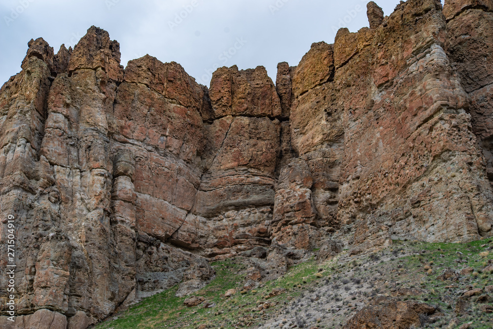The Palisades volcanic formation with fossilized plants and animals at the Clarno Unit of the John Day Monument and Paleontology Center in Oregon, WA