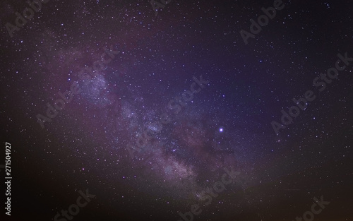 Cielo estrellado y Via Láctea una noche de luna nueva en verano © gurb101088