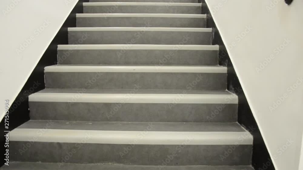 traveling montant sur escalier traveling montant sur escalier