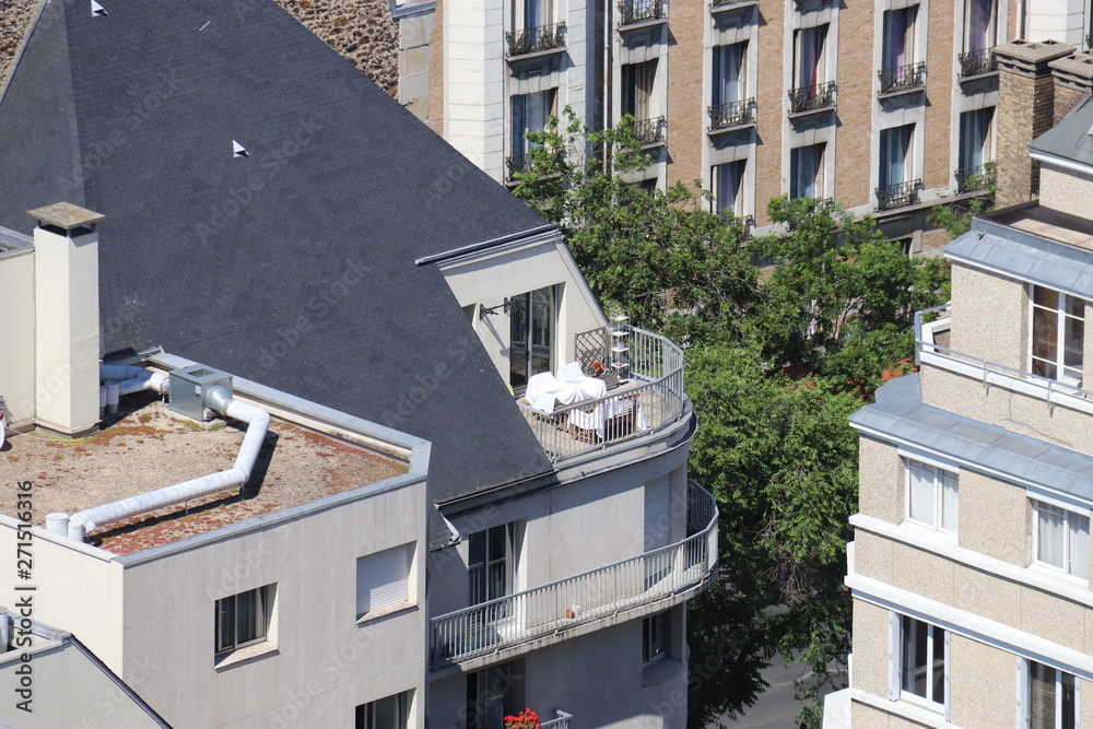 Balcon d'un immeuble à Paris