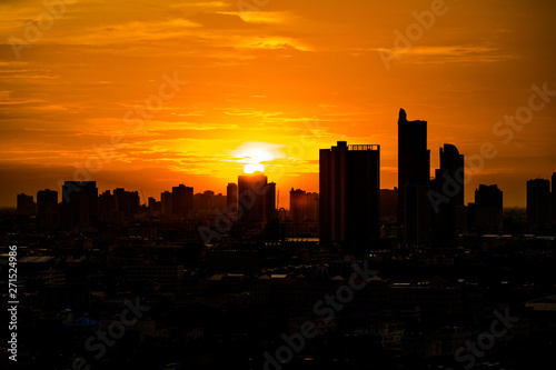 Panorama view of panoramic city views, overlooking a wide range of high-rise buildings, blurred breezes, residential distribution (condominiums, offices, expressways)