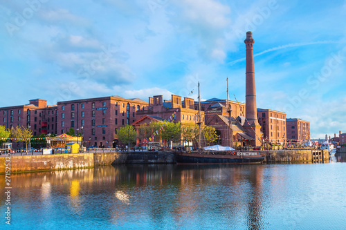 Obraz na plátně Royal Albert Dock in Liverpool, UK