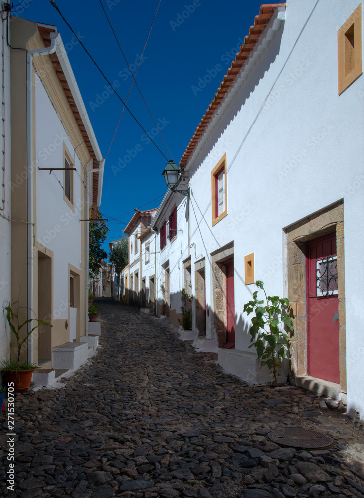 Rue traditionnelle portugaise à Castelo de Vide, Portugal