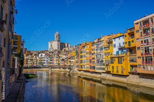 Girona. Colorful houses on the river Onyar. Beautiful town of Girona, Catalonia, Spain © VEOy.com