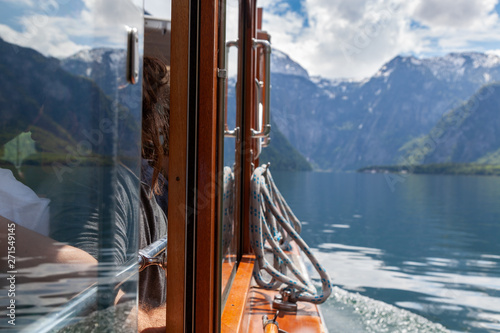 Königsseee vom Ausflugsboot aus mit Spiegelung im Fenster photo