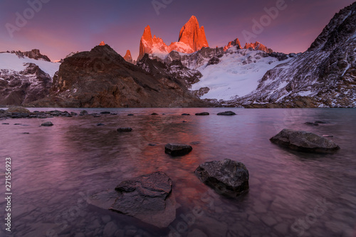Fototapeta Naklejka Na Ścianę i Meble -  Fitz Roy mountain at sunrise, Patagonia, Argentina