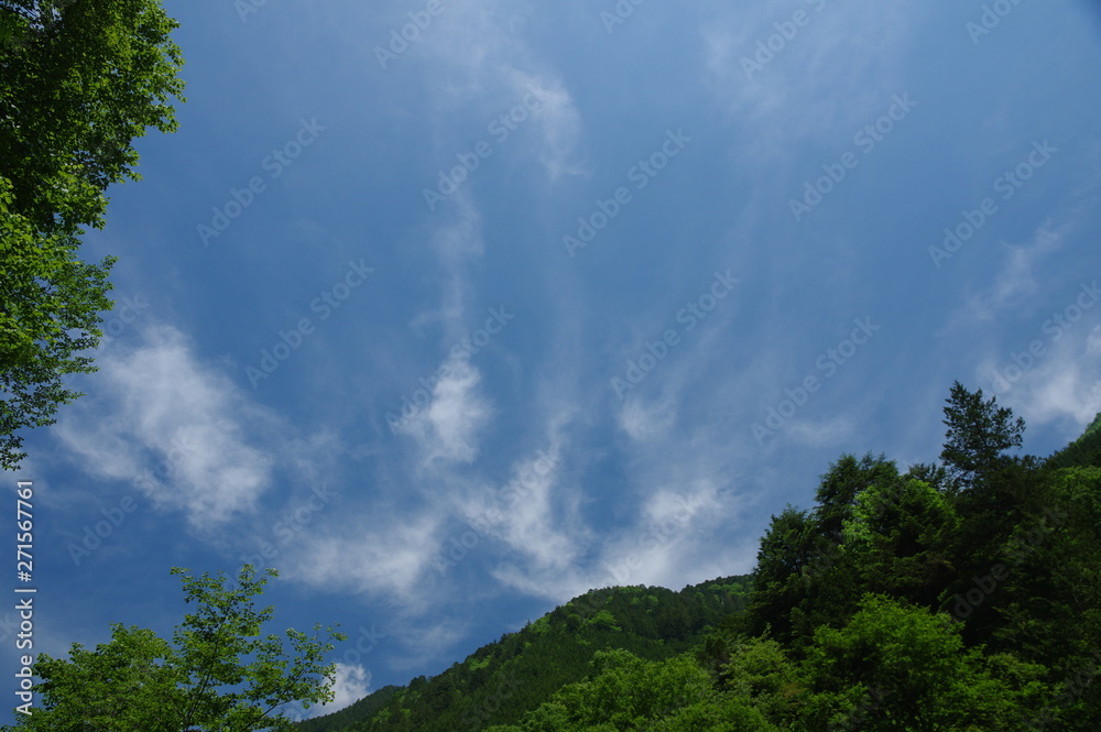 山と空