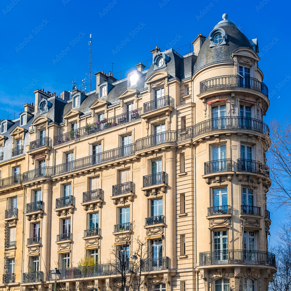     Paris, beautiful building, typical parisian facade boulevard Pereire 