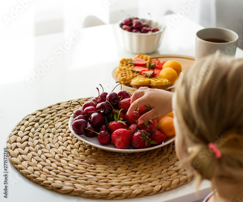 healthy breakfast with granola and fresh berries