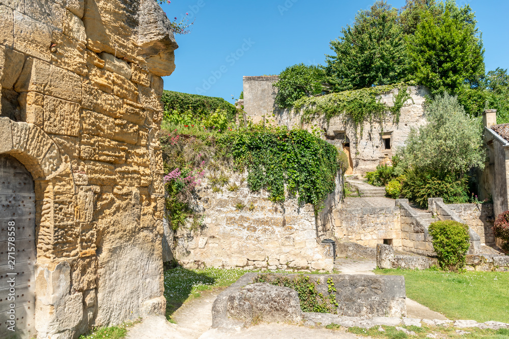 SAINT-EMILION (Gironde, France), vestiges du château médiéval