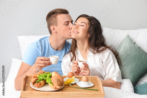 Cute young couple having br...