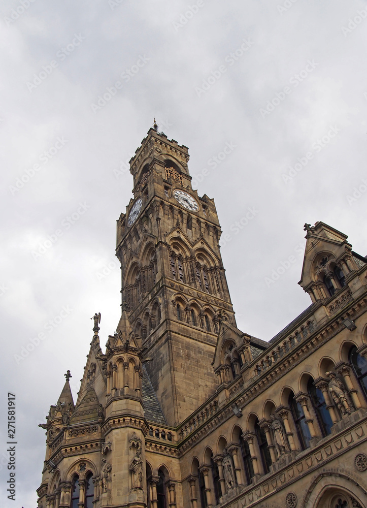 Fototapeta premium close up view of bradford city hall in west yorkshire a victorian gothic revival sandstone building with statues and clock tower