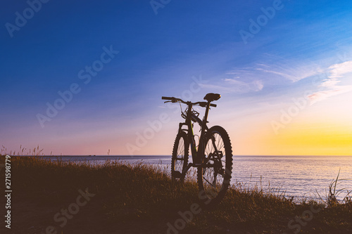 Fototapeta Naklejka Na Ścianę i Meble -  silhouette of a bicycle at sunset. bike without a man.