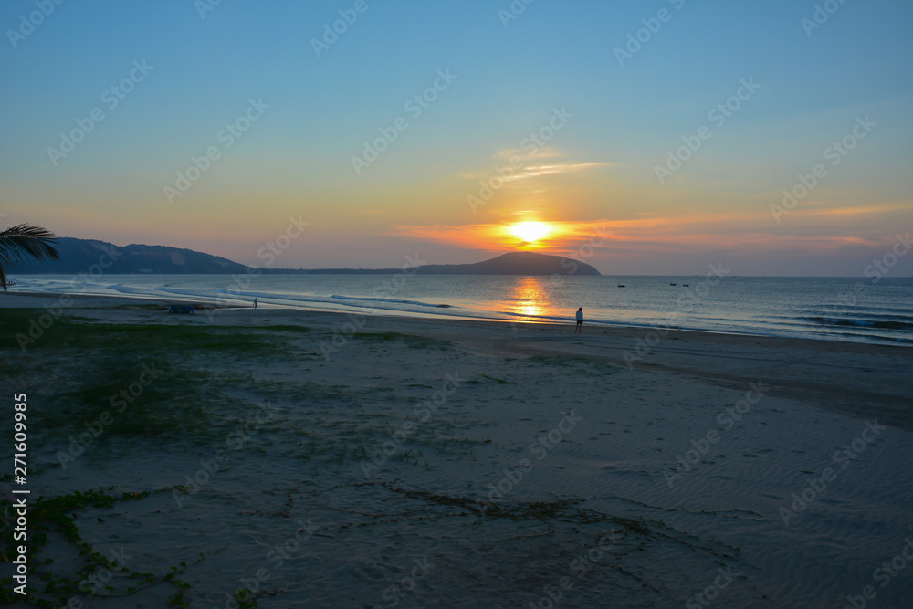 Fototapeta premium Sunrise on the beach