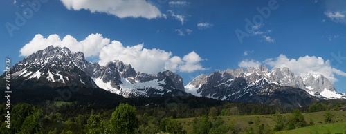 Panorama des wilden Kaisergebirges in Österreich photo