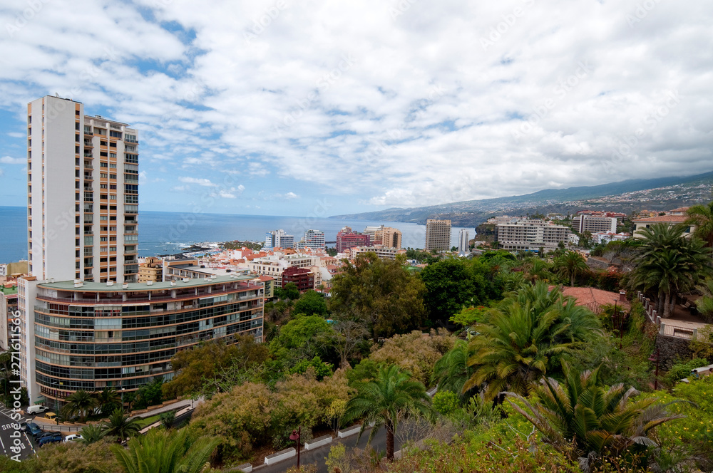 Blick auf Puerto de la Cruz Teneriffa Kanarische Insel