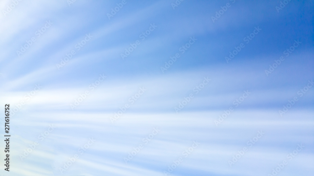 Fototapeta premium Straight line clouds as sun rays