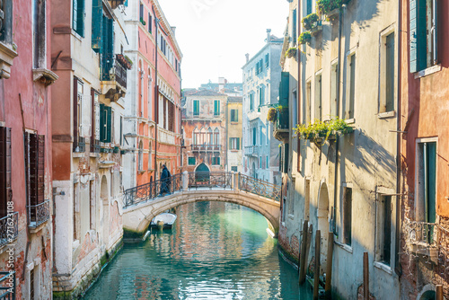 Fototapeta Naklejka Na Ścianę i Meble -  VENICE, ITALY - December 21, 2017 : View of water street and old buildings in Venice, ITALY