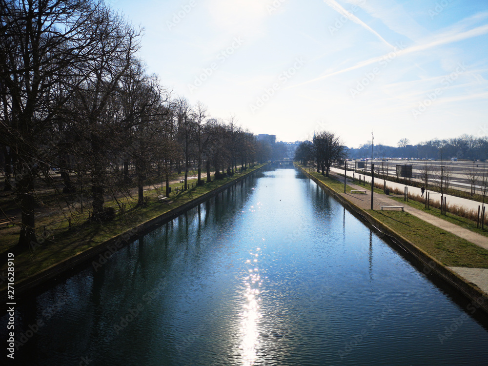 Perspective of the Deûle canal  along the citadel park