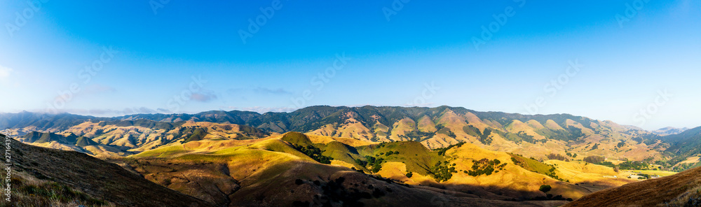 Panorama of Mountain Range in daylight - obrazy, fototapety, plakaty 