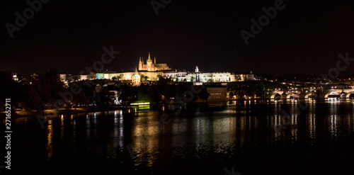 Praga nocturna photo