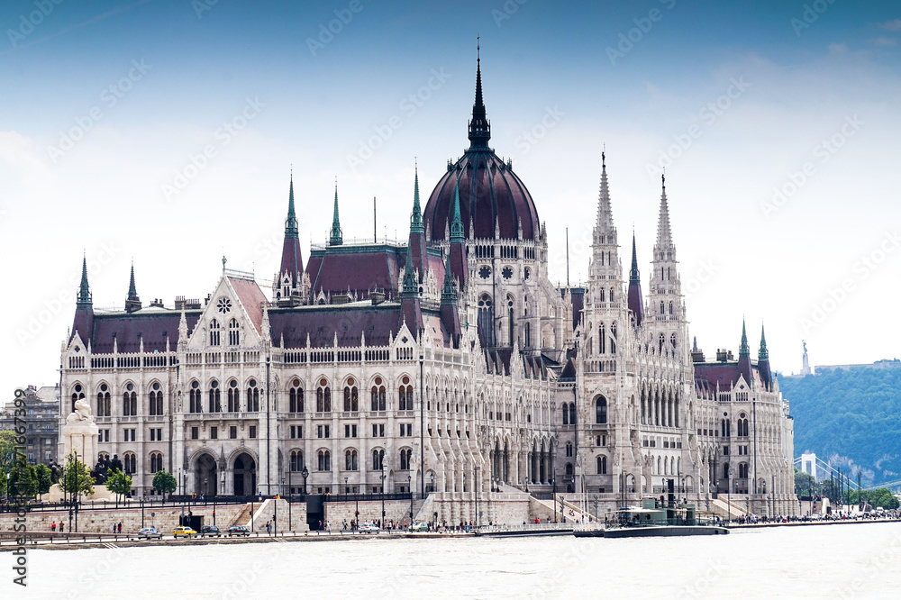 Fototapeta premium Parlament w Budapeszcie na Węgrzech