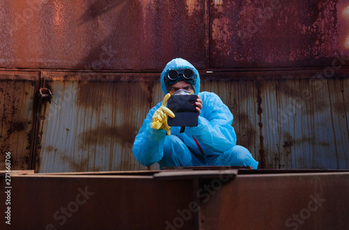 man environment mask dark facemask icon protective overall blue orange rast factory disused phone device chernobyl
