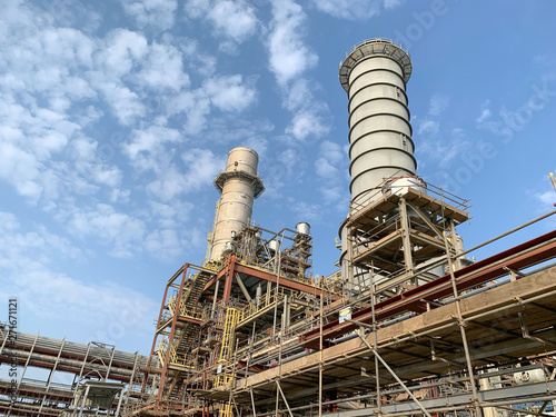 Construction of a large combined cycle power plant